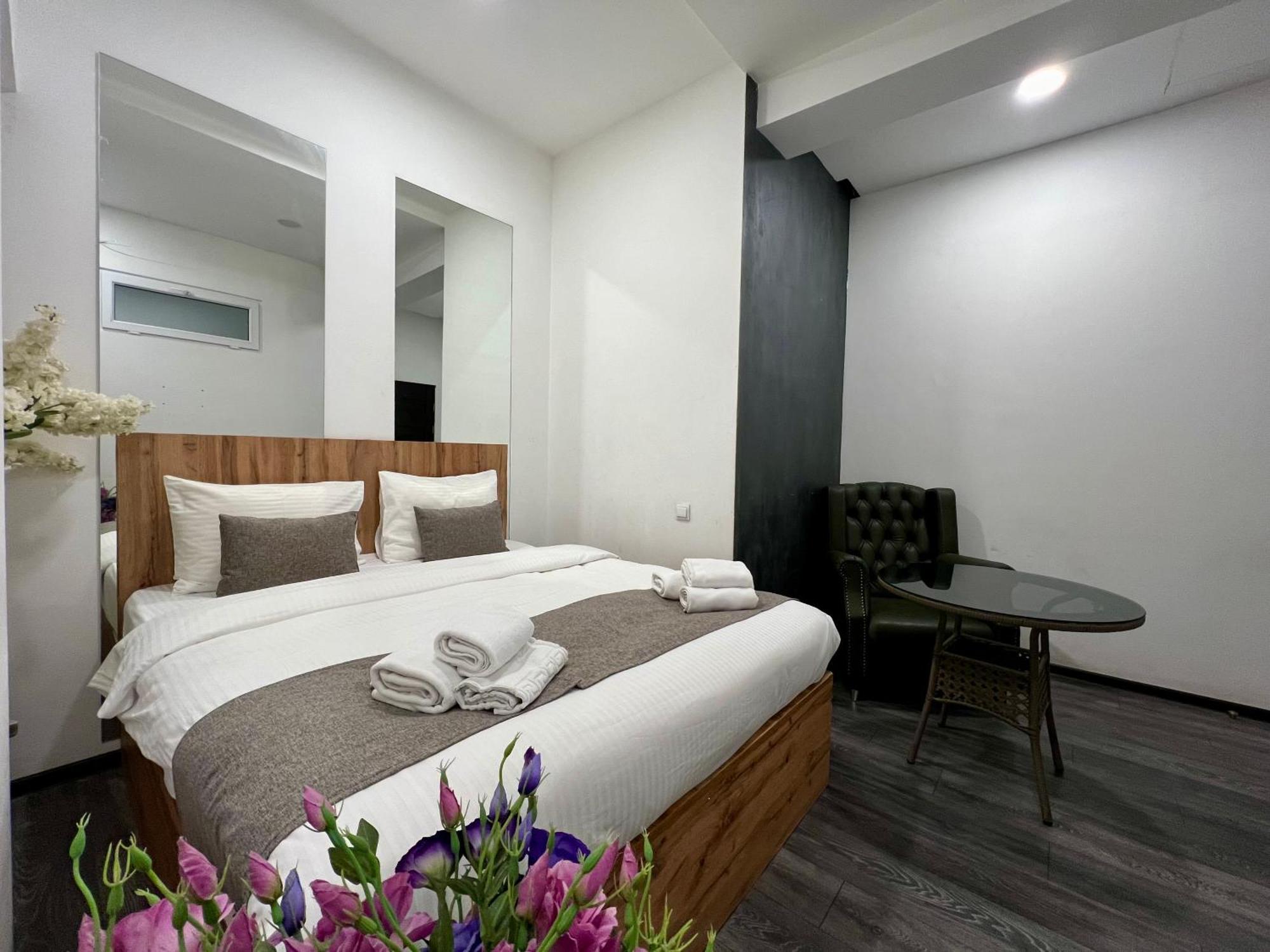 Yvn Tumanyan Apart-Hotel Єреван Екстер'єр фото